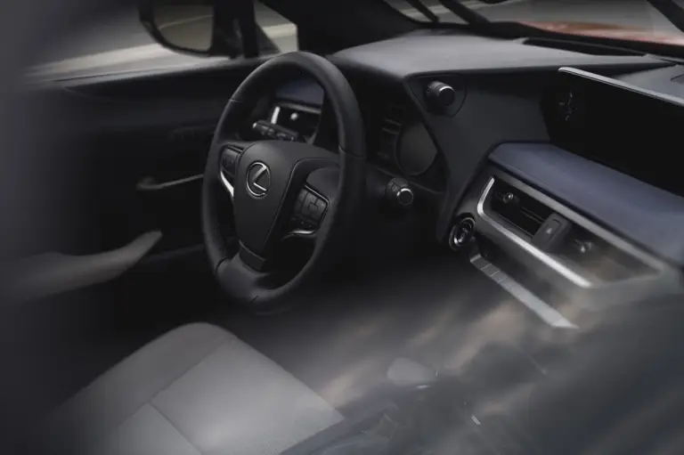Lexus UX Hybrid - nuove foto - 197