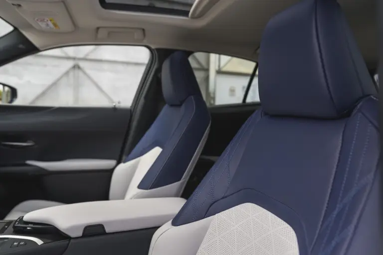 Lexus UX Hybrid - nuove foto - 181