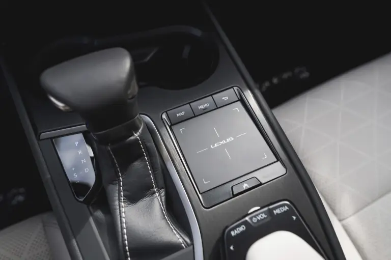 Lexus UX Hybrid - nuove foto - 182