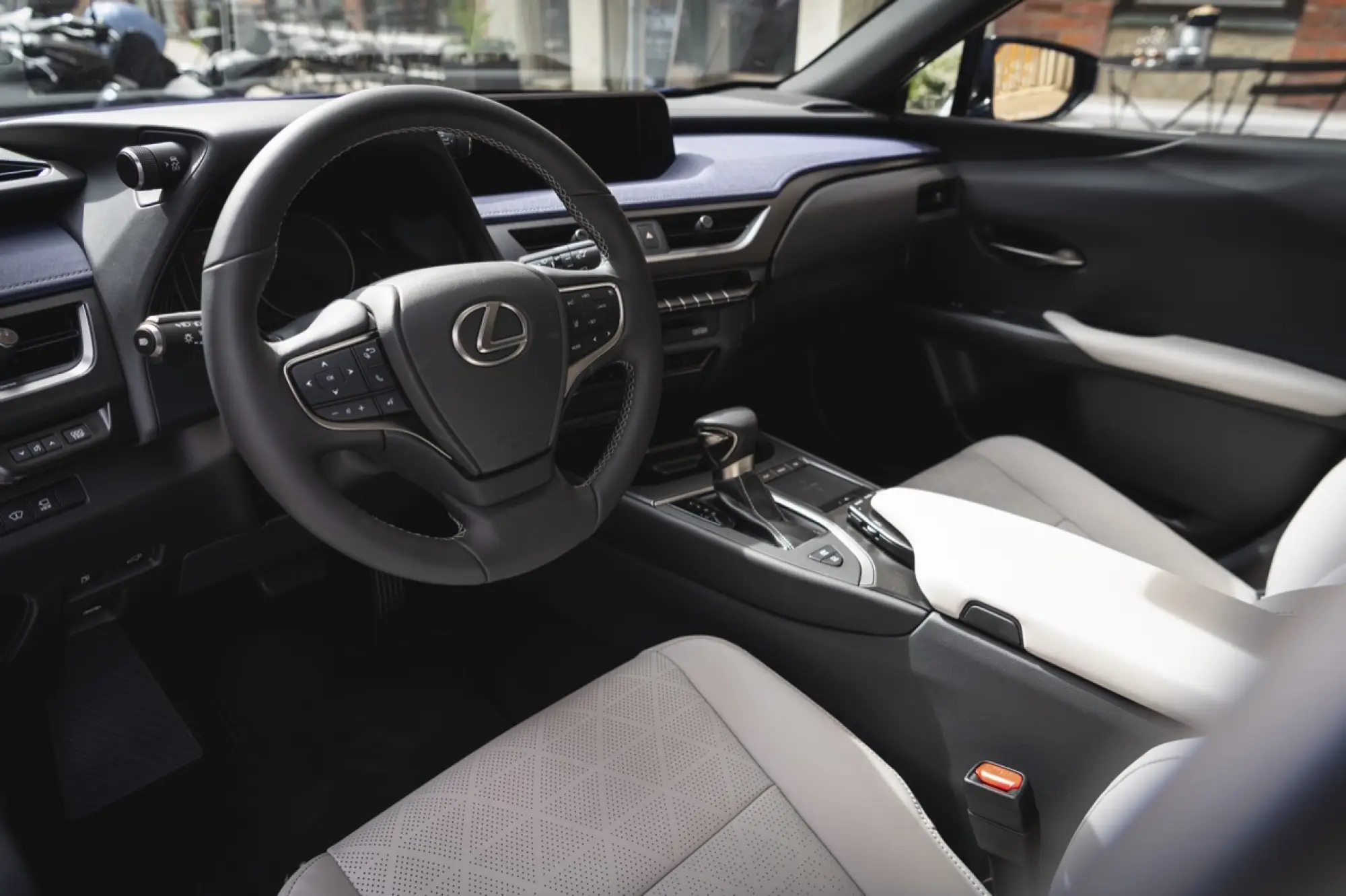 Lexus UX Hybrid - nuove foto - 185