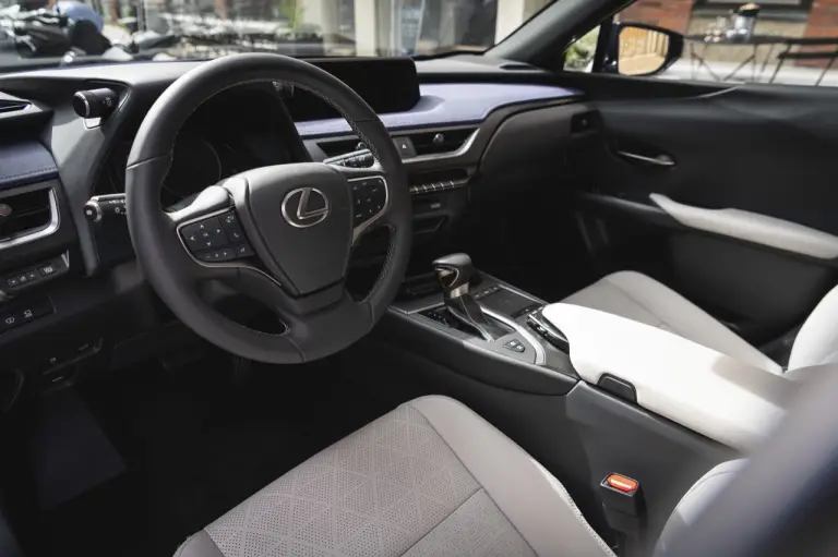 Lexus UX Hybrid - nuove foto - 185