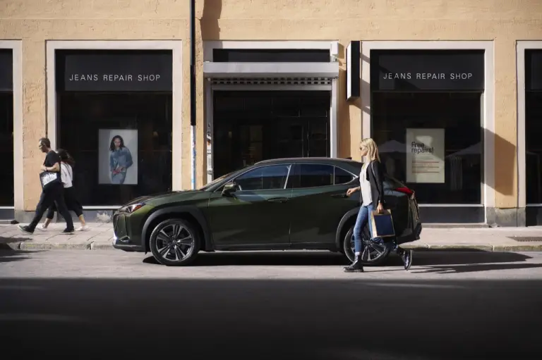 Lexus UX Hybrid - nuove foto - 200