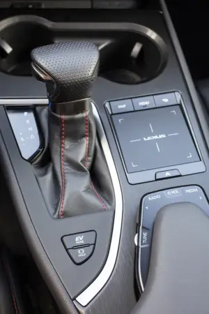 Lexus UX Hybrid - nuove foto - 231