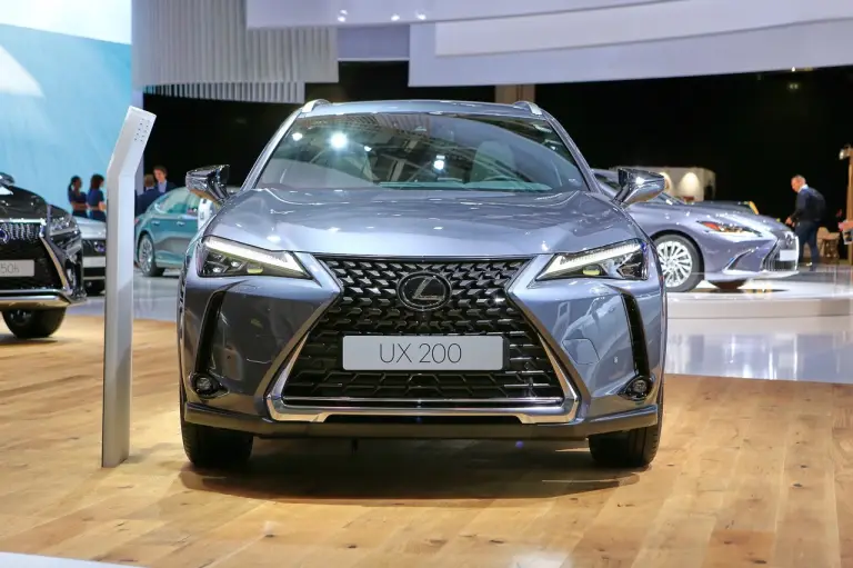 Lexus UX - Salone di Parigi 2018 - 1