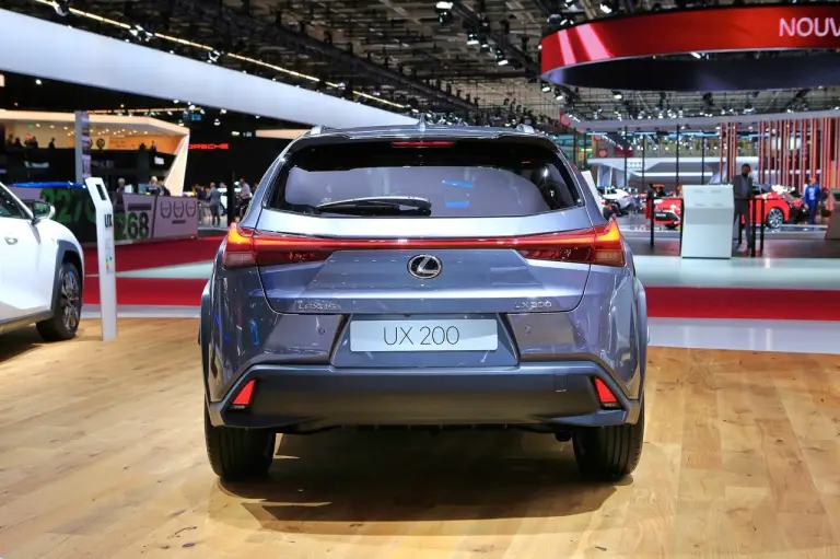 Lexus UX - Salone di Parigi 2018 - 7