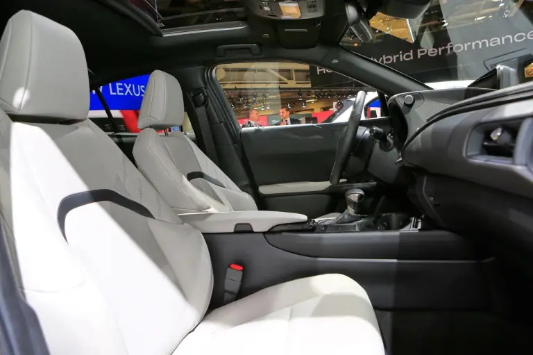 Lexus UX - Salone di Parigi 2018 - 11
