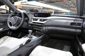 Lexus UX - Salone di Parigi 2018
