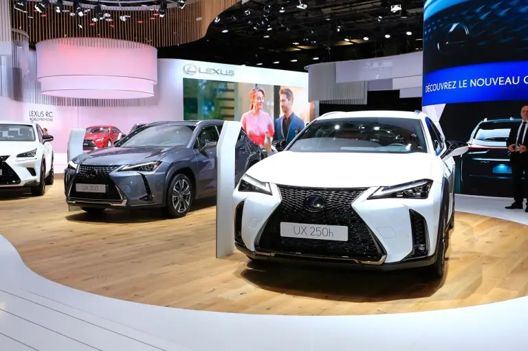 Lexus UX - Salone di Parigi 2018 - 13