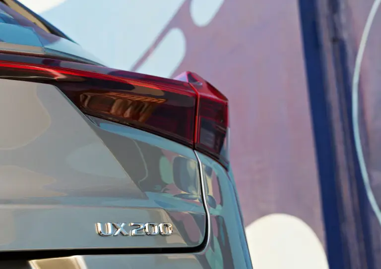 Lexus UX - Versione nordamericana - 14