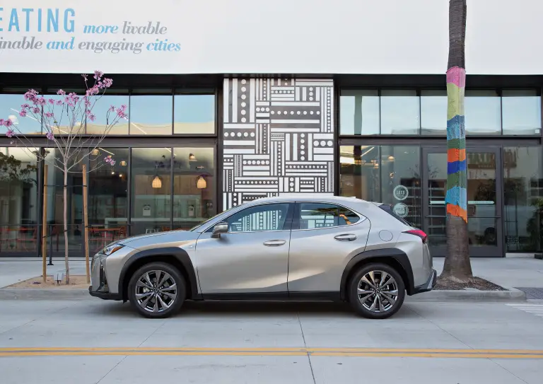 Lexus UX - Versione nordamericana - 16