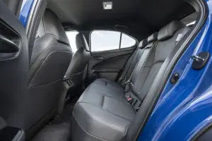 LEXUS UX300e prova 2021