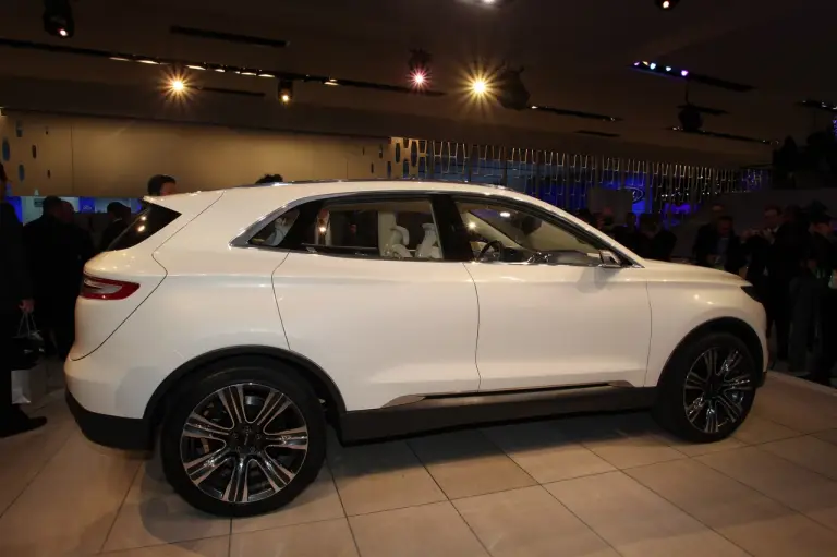 Lincoln MKC - Salone di Detroit 2013 - 4