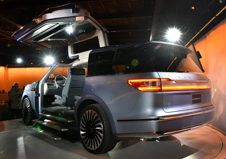 Lincoln Navigator Concept - 12