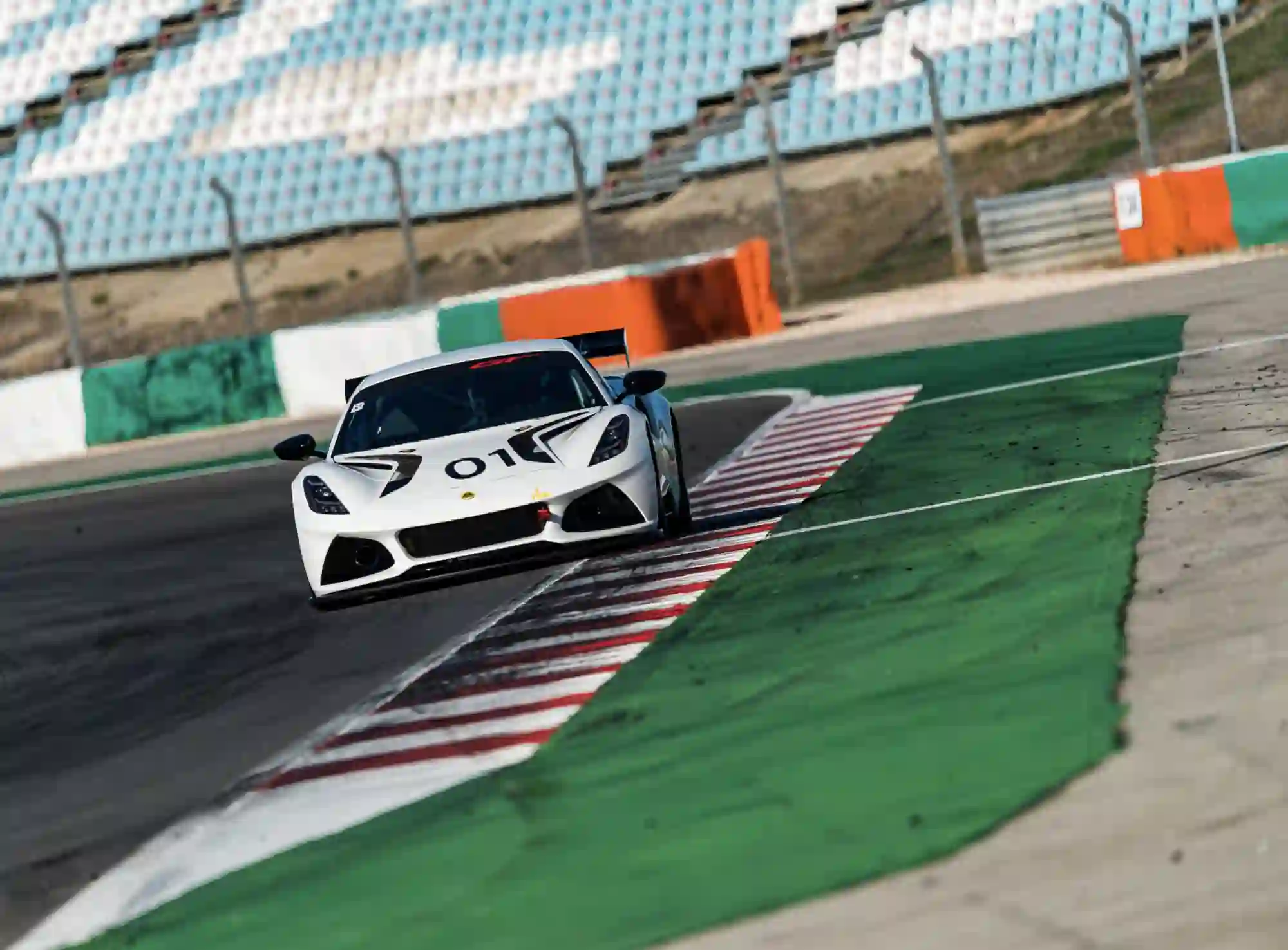 Lotus Emira GT4 - Foto - 8