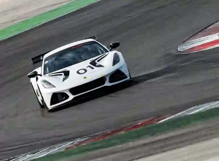 Lotus Emira GT4 - Foto - 13