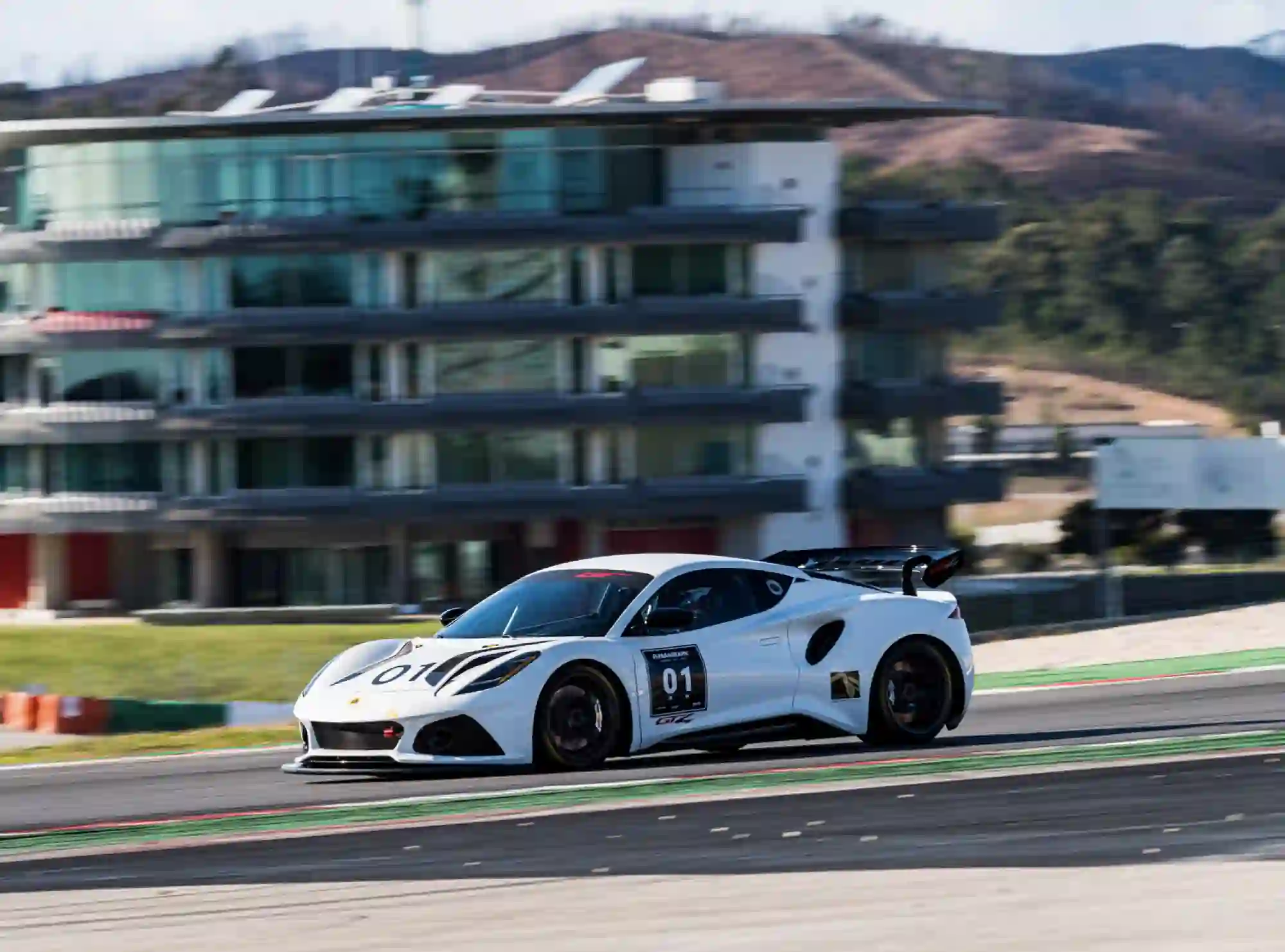 Lotus Emira GT4 - Foto - 4