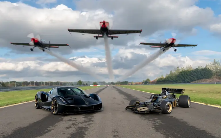 Lotus Evija - Fittipaldi e Button - 12