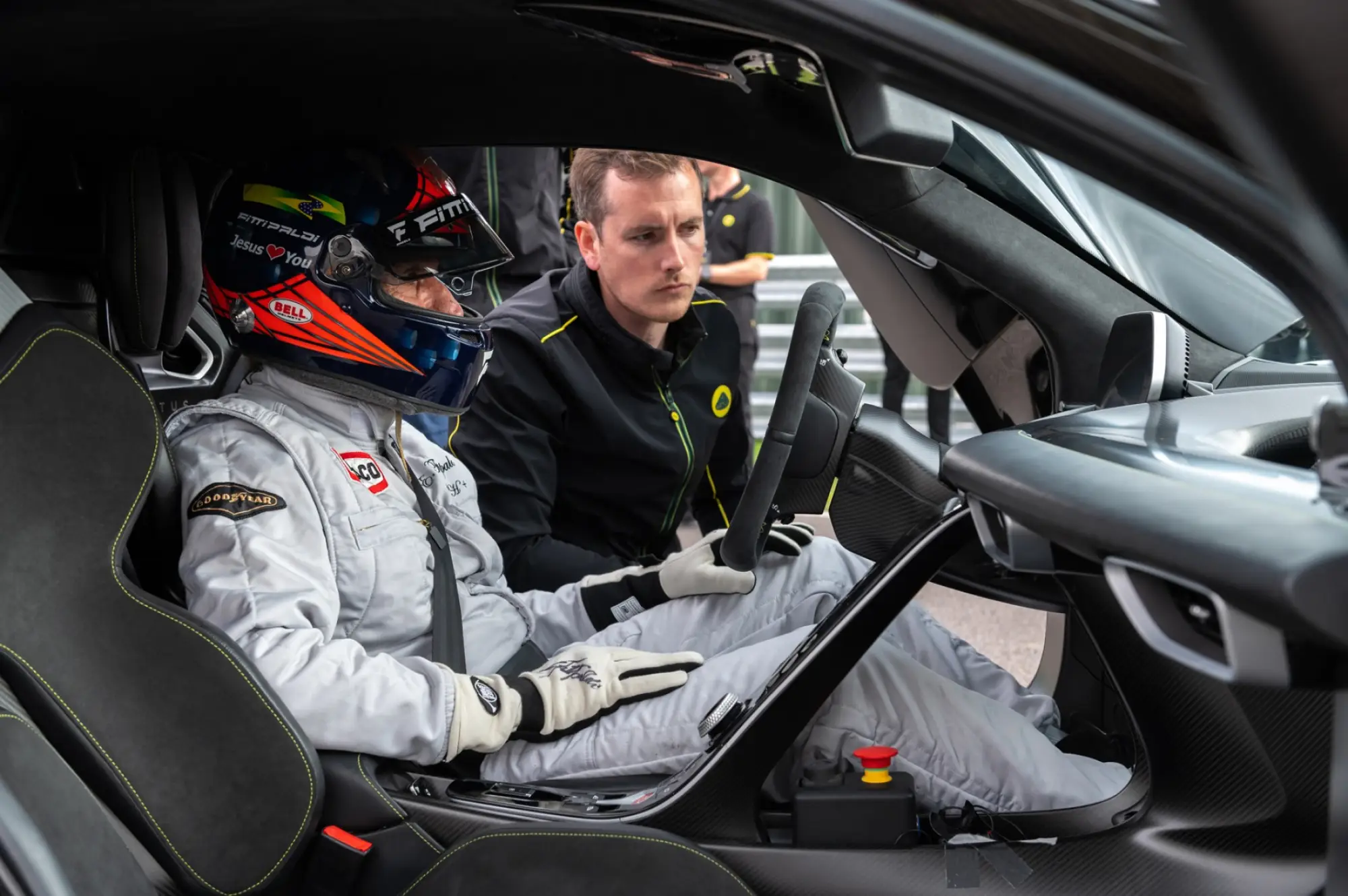 Lotus Evija - Fittipaldi e Button - 5
