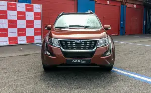 Mahindra KUV100 NXT e XUV500 2019 - Test Drive in Anteprima