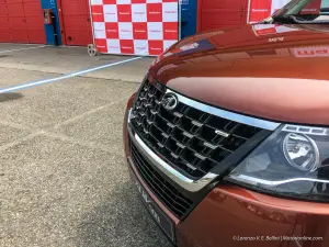 Mahindra KUV100 NXT e XUV500 2019 - Test Drive in Anteprima - 6