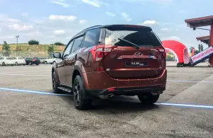 Mahindra KUV100 NXT e XUV500 2019 - Test Drive in Anteprima