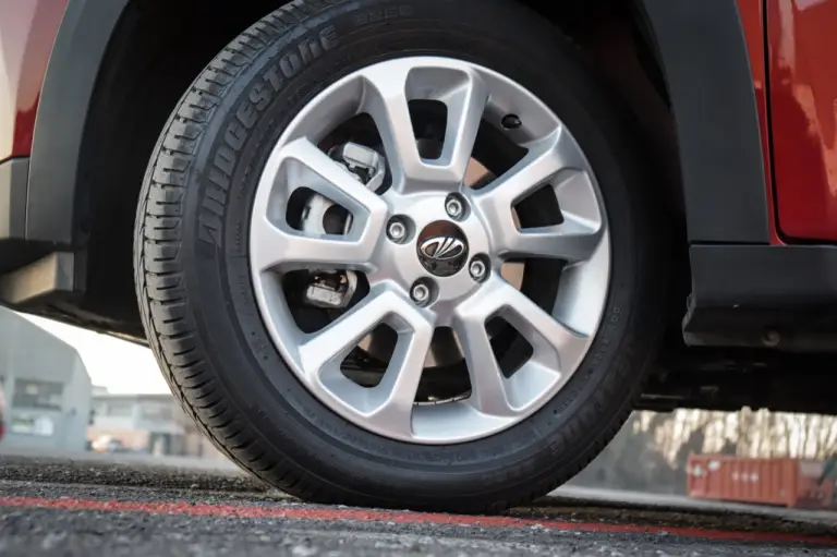 Mahindra Kuv100 - Prova su strada  - 18