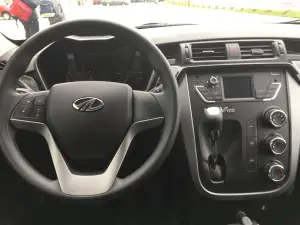 Mahindra KUV100 test drive Lainate - 14