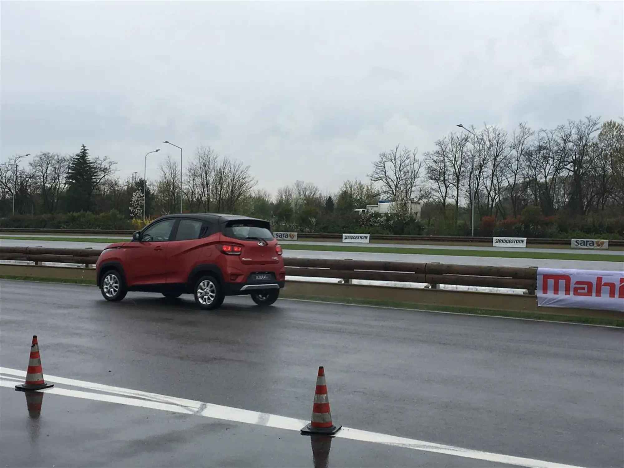 Mahindra KUV100 test drive Lainate - 29