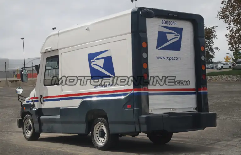 Mahindra Truck Mail USPS - Foto spia 06-11-2017 - 4