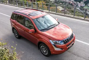 Mahindra XUV500 W10