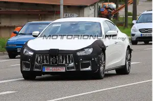 Maserati Ghibli facelift foto spia 18 aprile 2017 - 1