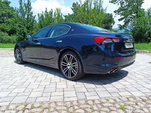 Maserati Ghibli Hybrid 2021 prova su strada video