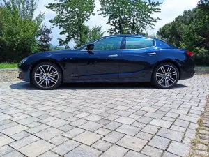 Maserati Ghibli Hybrid 2021 prova su strada video