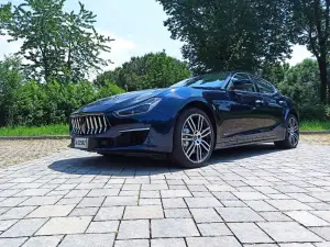 Maserati Ghibli Hybrid 2021 prova su strada video