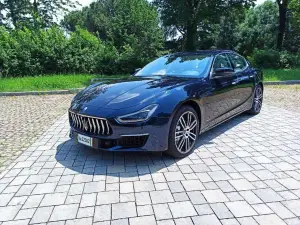 Maserati Ghibli Hybrid 2021 prova su strada video