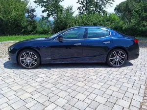 Maserati Ghibli Hybrid 2021 prova su strada video