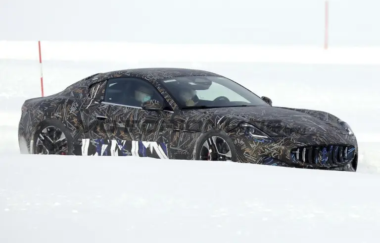 Maserati GranTurismo E - Foto spia 14-03-2022 - 7