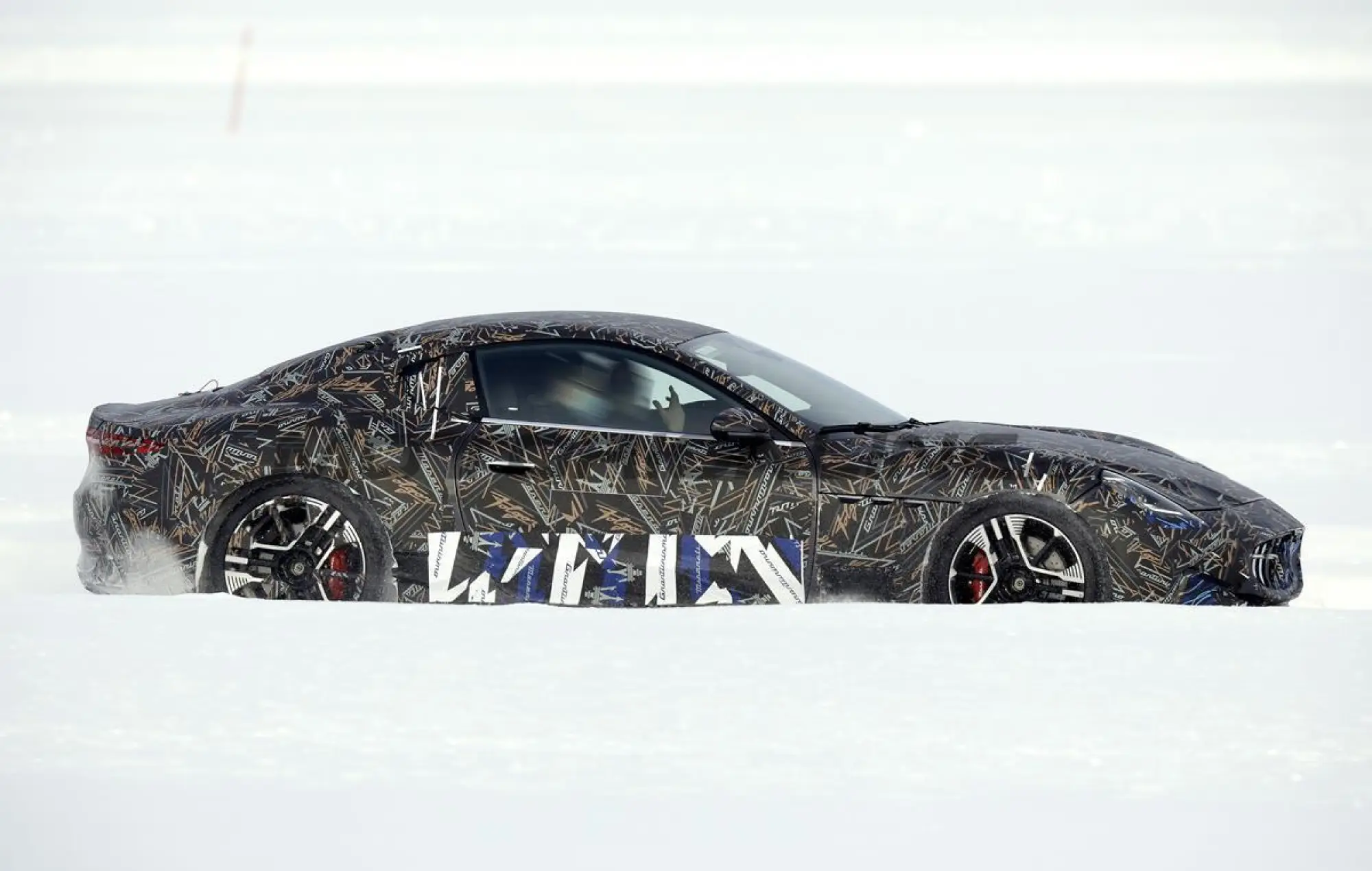 Maserati GranTurismo E - Foto spia 14-03-2022 - 11