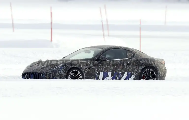 Maserati GranTurismo E - Foto spia 14-03-2022 - 1