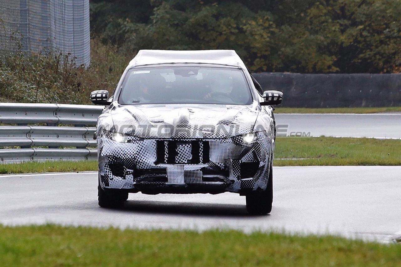 Maserati Levante - Foto spia 21-10-2015