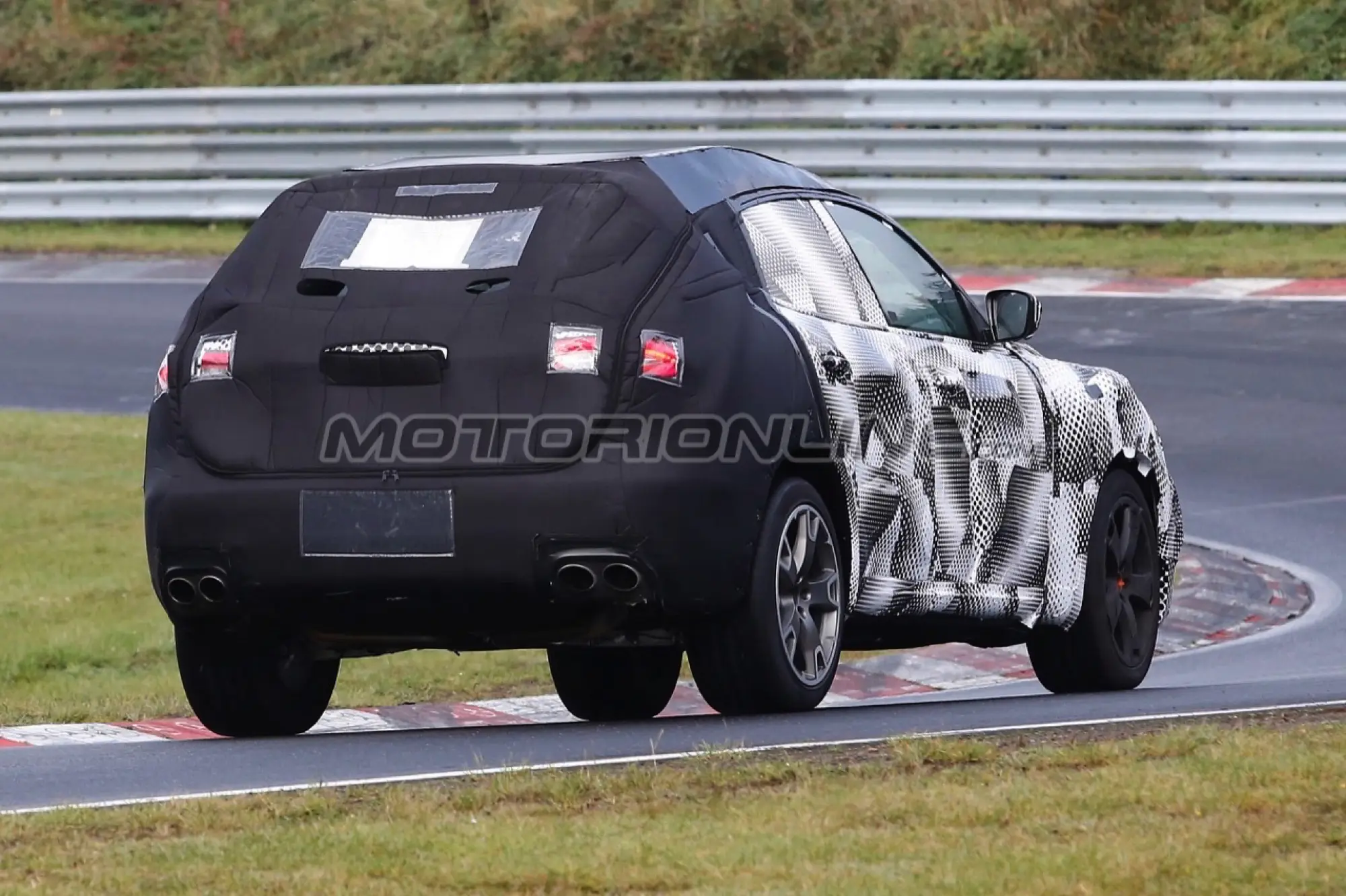Maserati Levante - Foto spia 21-10-2015 - 8