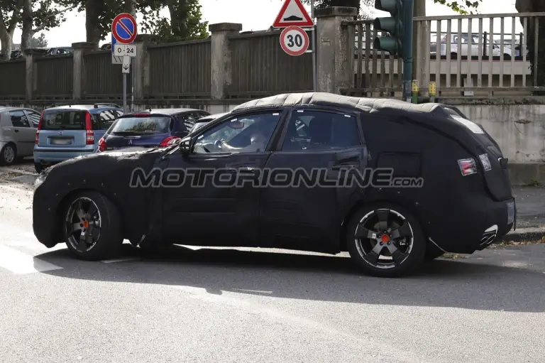 Maserati Levante - Foto spia 24-09-2015 - 7