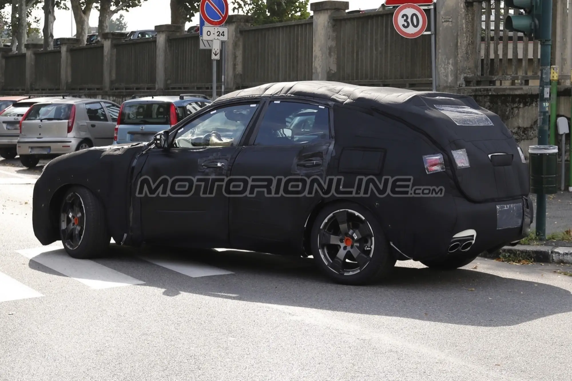 Maserati Levante - Foto spia 24-09-2015 - 8