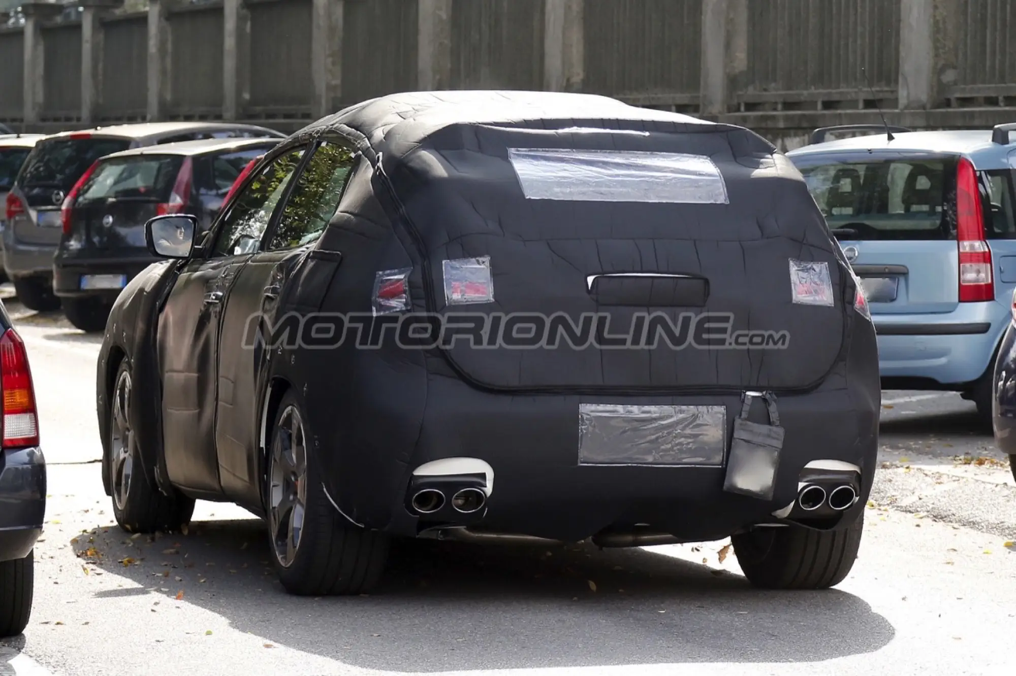 Maserati Levante - Foto spia 24-09-2015 - 12