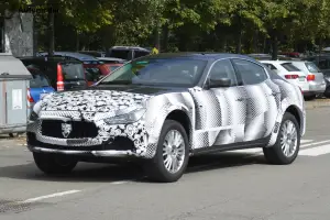 Maserati Levante - foto spia (settembre 2014) - 1