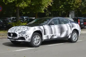 Maserati Levante - foto spia (settembre 2014)