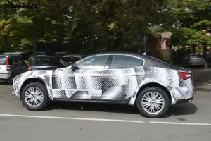 Maserati Levante - foto spia (settembre 2014) - 3
