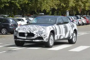 Maserati Levante - foto spia (settembre 2014)