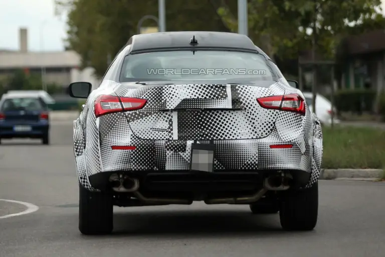 Maserati Levante - foto spia - 8