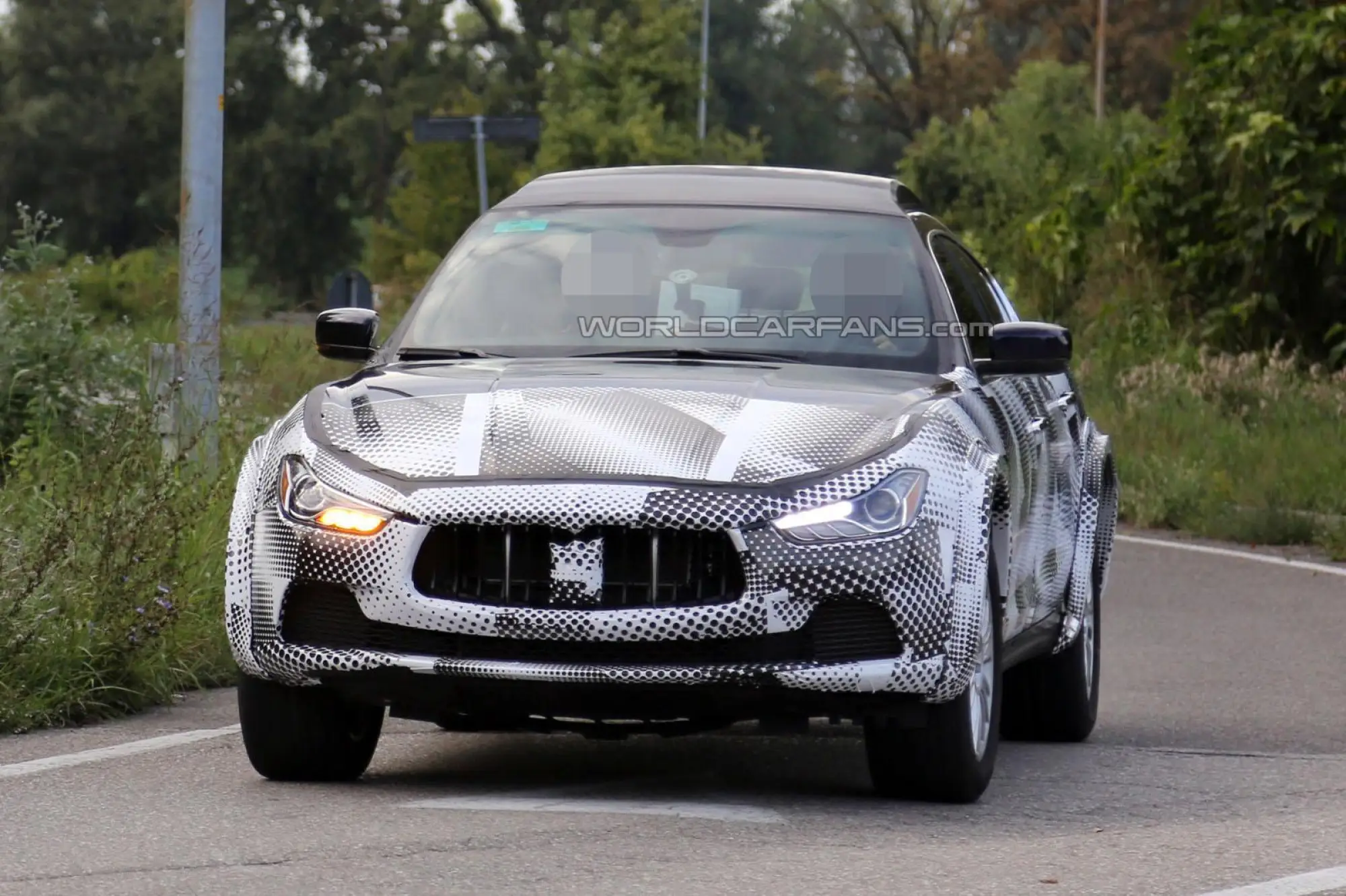 Maserati Levante - foto spia - 13